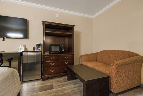 One Queen Bed Accessible - Non Smoking