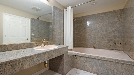 Country Inn Sonora - Bathroom