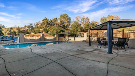 Country Inn Sonora - Pool Area